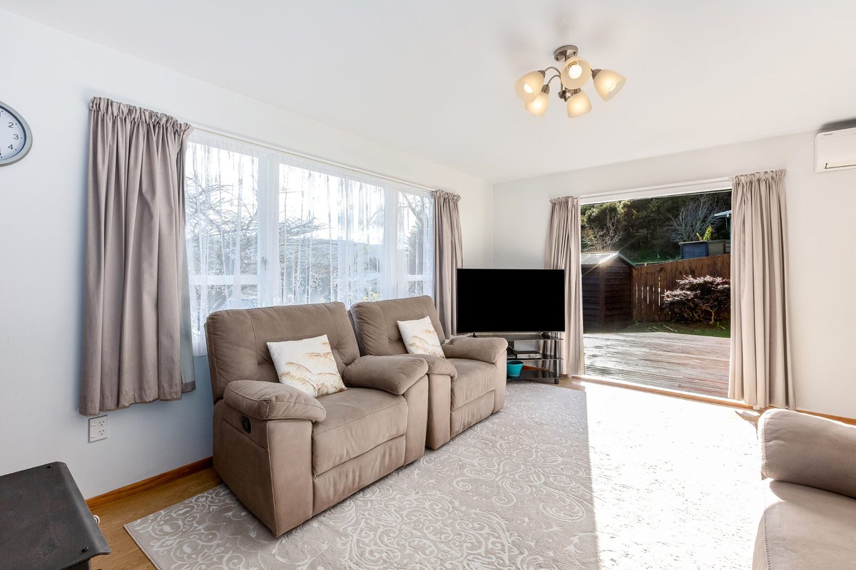 4 Mokopuna Grove, Stokes Valley, Lower Hutt - Carousel 2