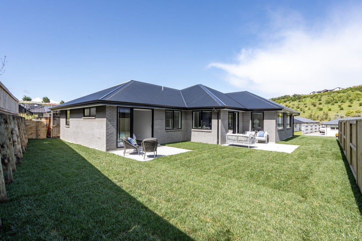 35 Pakanga Grove, Pyes Pa, Tauranga - Carousel 1