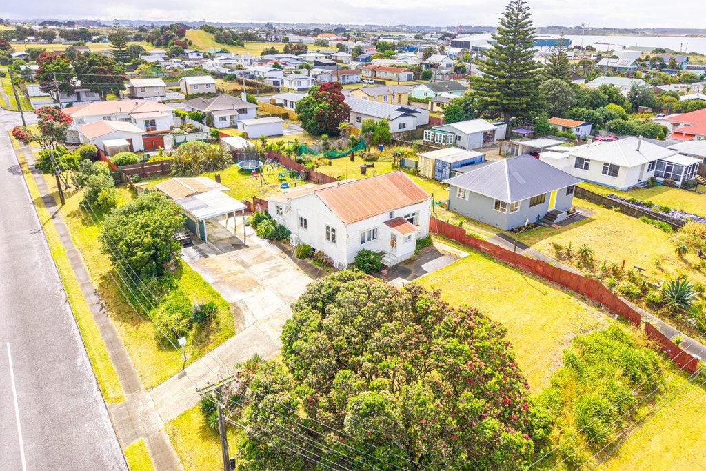 16 Egmont Street, Castlecliff, Whanganui - Carousel 12