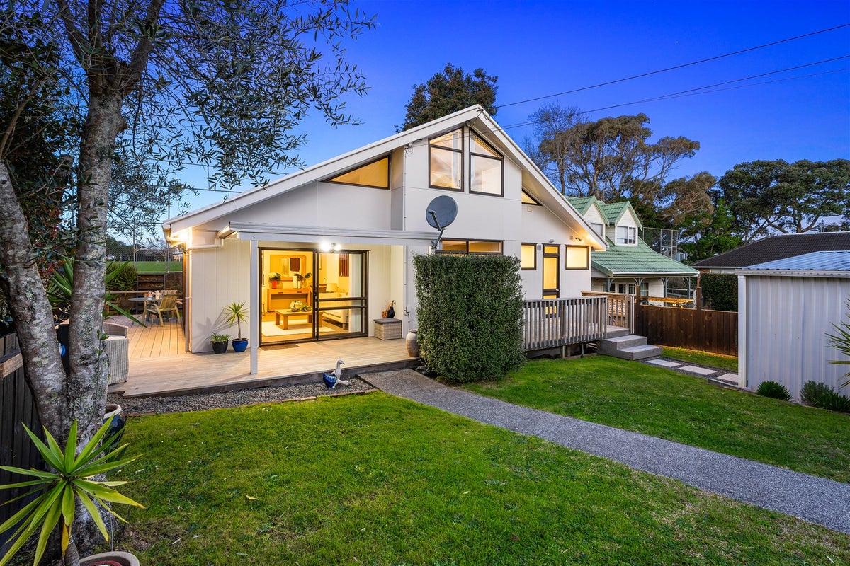 2/0 Dominion Road, Mount Roskill, Auckland - Carousel 1