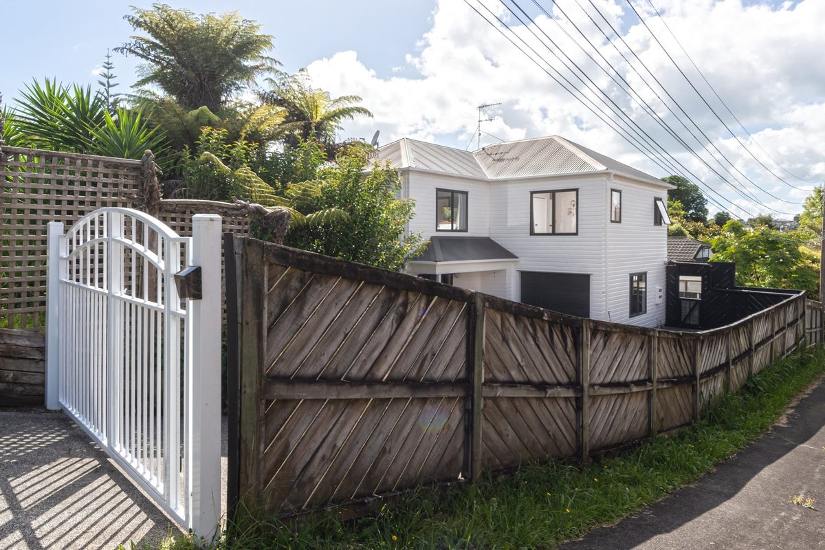 2/37 SUNNYNOOK Road, Sunnynook, Auckland - Carousel 22