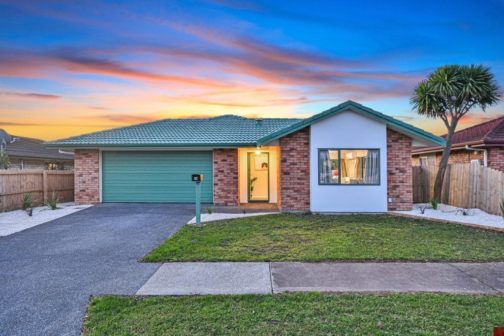 10 Rock Daisy Crescent, Mangere, Auckland - Carousel 1