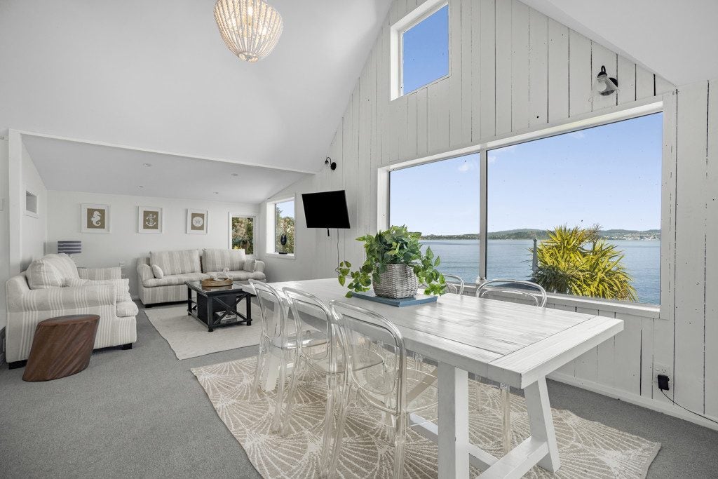502 Marine Drive, Sunshine Bay, Lower Hutt - Carousel 2