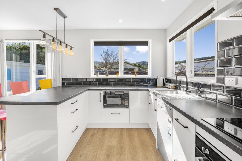 6 Kawatiri Grove, Wainuiomata, Lower Hutt - Carousel 1