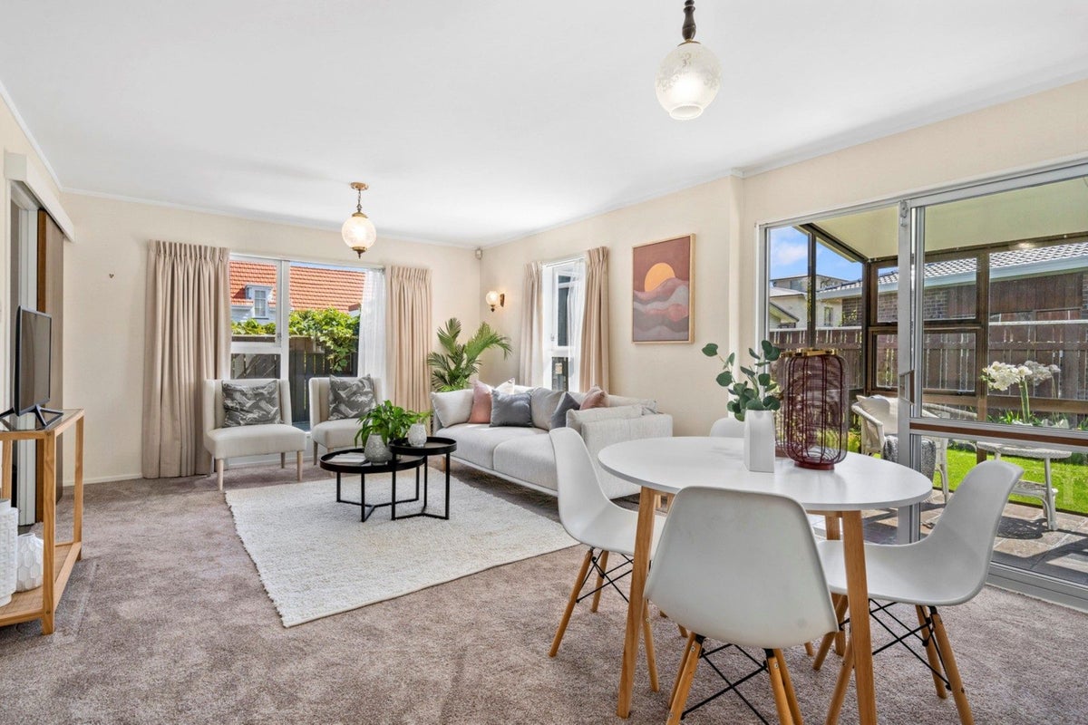 1/73 Queens Grove, Hutt Central, Lower Hutt - Carousel 1
