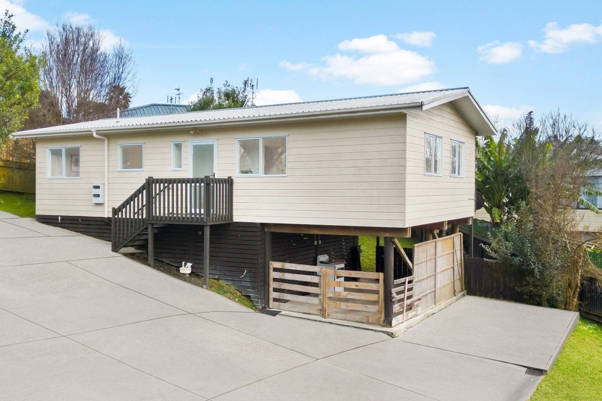 16E Roick Parade, Glen Eden, Auckland - Carousel 1