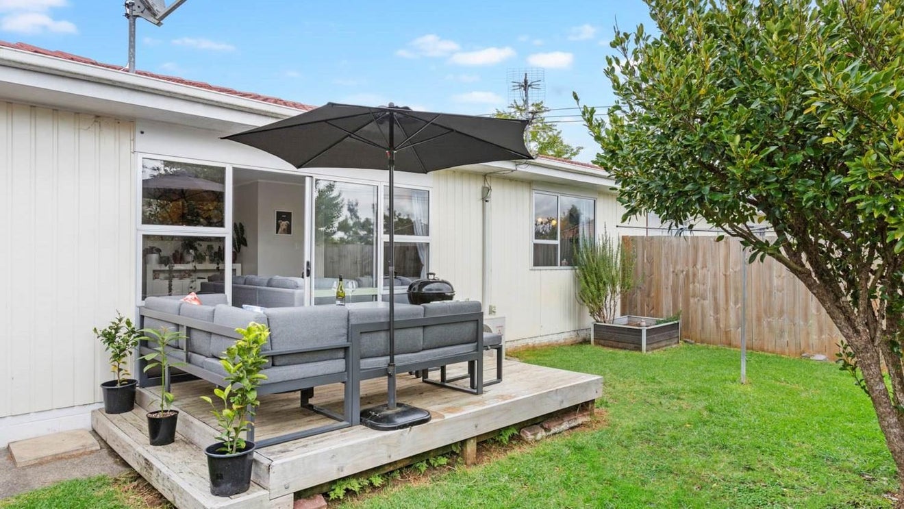 2/18 Koromiko Street, New Lynn, Auckland - Carousel 1