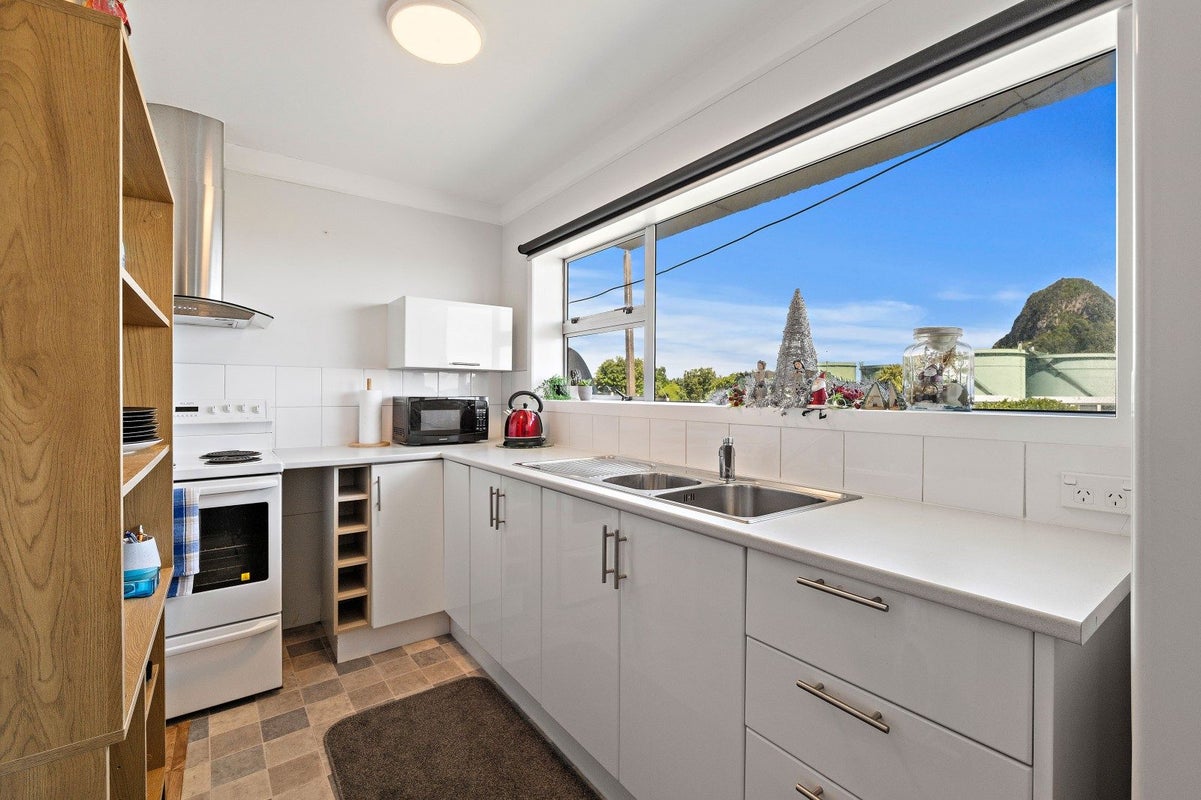 25B Port View Crescent, Moturoa, New Plymouth - Carousel 2