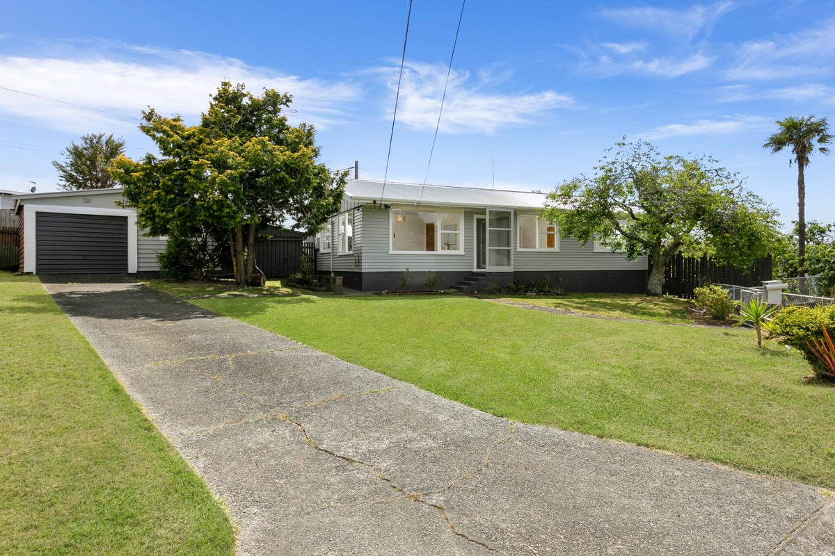 12 Fruitvale Road, New Lynn, Auckland - Carousel 1