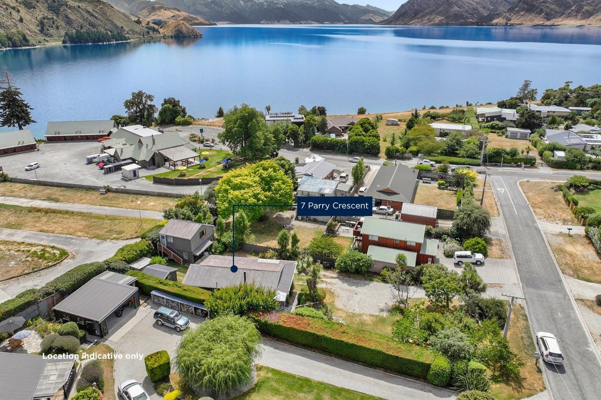 7 Parry Crescent, Wanaka - Carousel 1