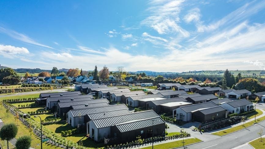 8 Sorrento Drive, Rangatira Park, Taupo - Carousel 1