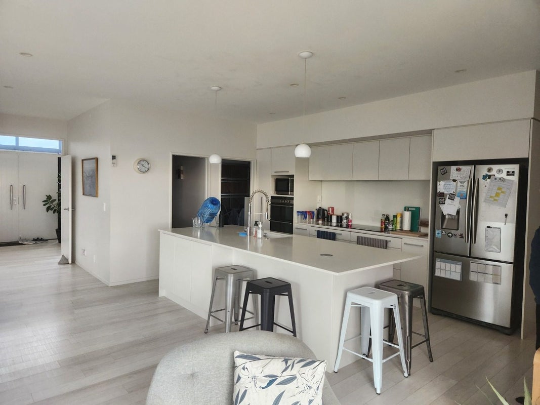 12 Mahutonga Avenue, Beachlands, Auckland - Carousel 2