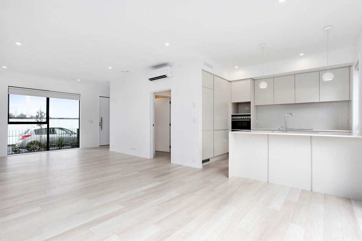 10 Kimiora Street, Three Kings, Auckland - Carousel 1