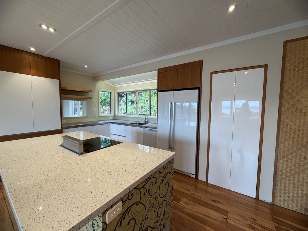 52 Howard Road, Point Howard, Lower Hutt - Carousel 2