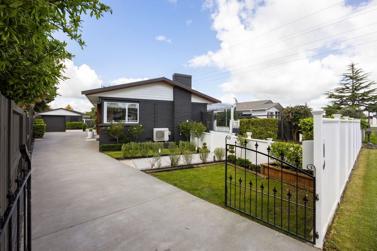 6 Erika Place, Fairview Downs, Hamilton - Carousel 1
