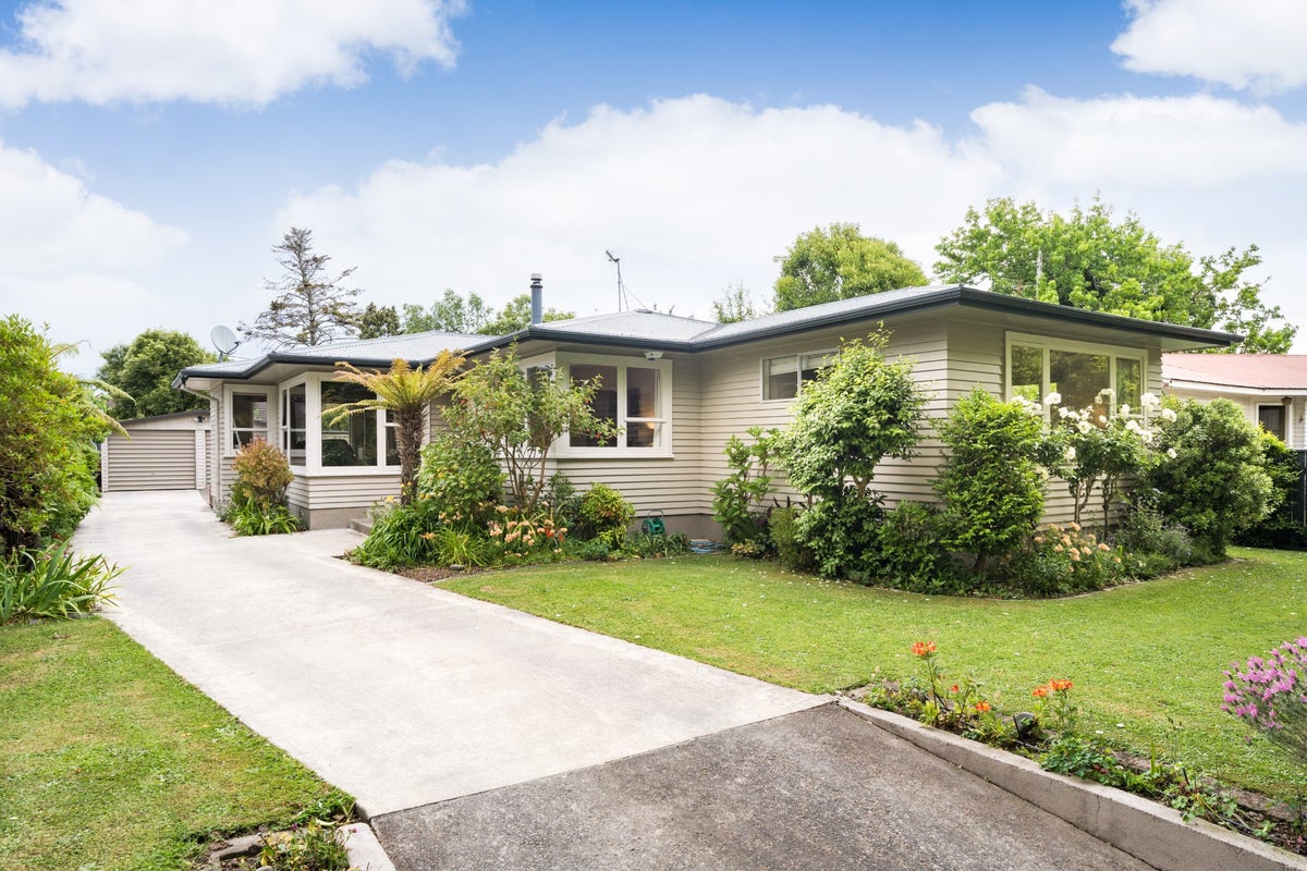 9 Wyndham Street, Awapuni, Palmerston North - Carousel 1