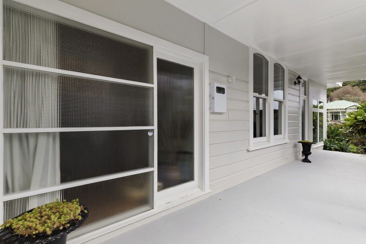 117 Derwent Street, Island Bay, Wellington - Carousel 2