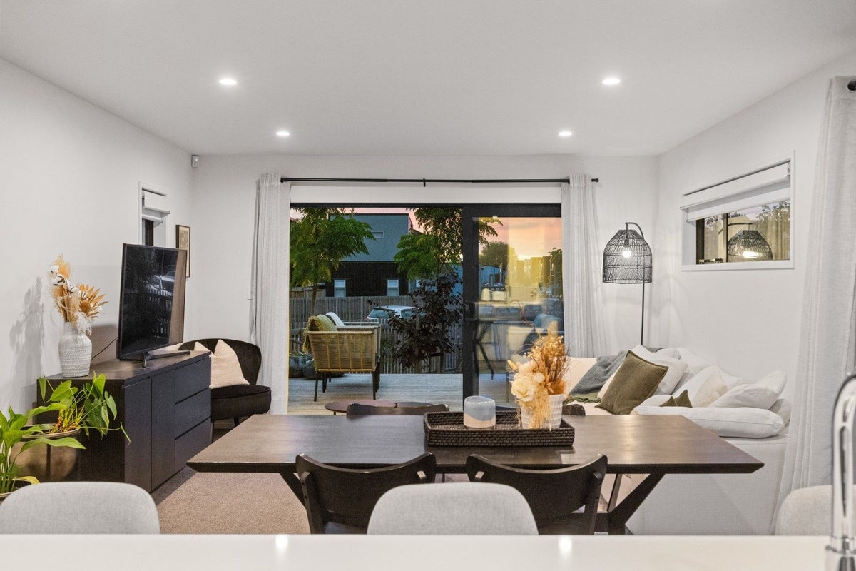 56 Jacks Landing Drive, Hamilton Lake, Hamilton - Carousel 2