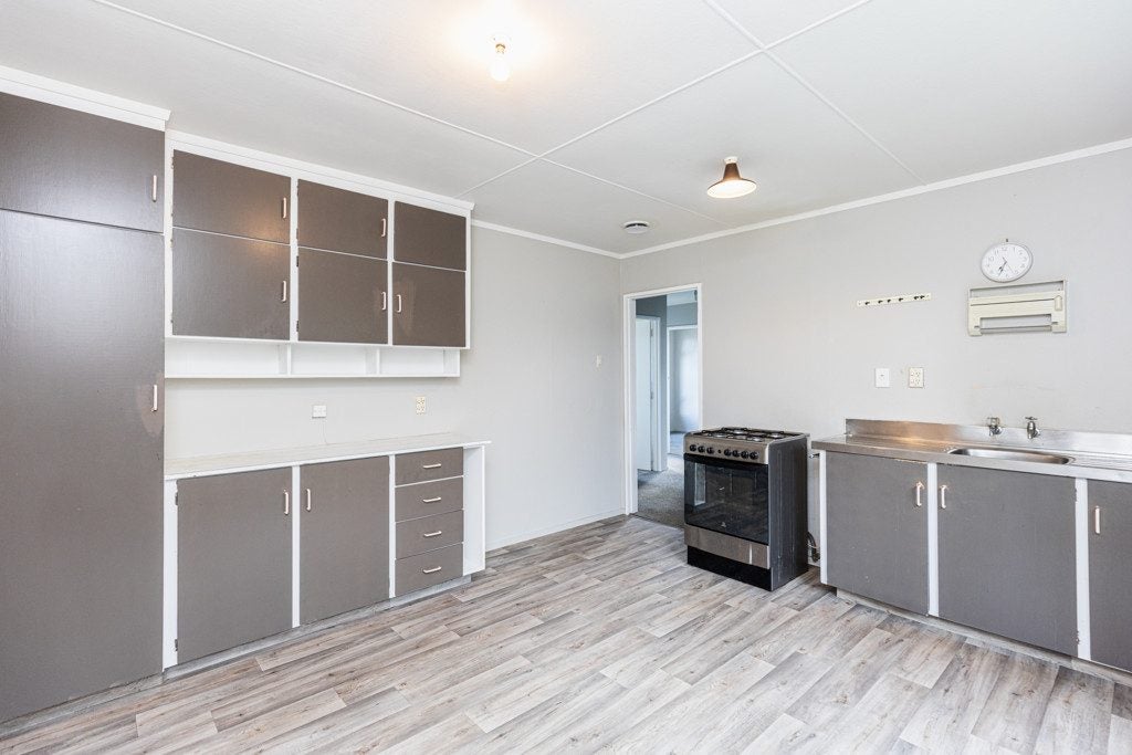 17 Hackett Street, Whanganui East, Whanganui - Carousel 2