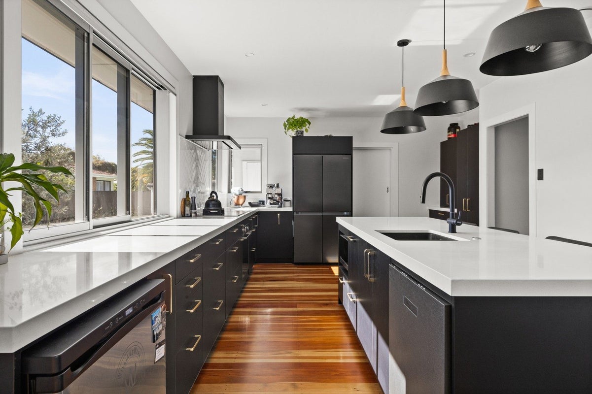1A CASSINO Crescent, ONEKAWA, NAPIER - Carousel 1