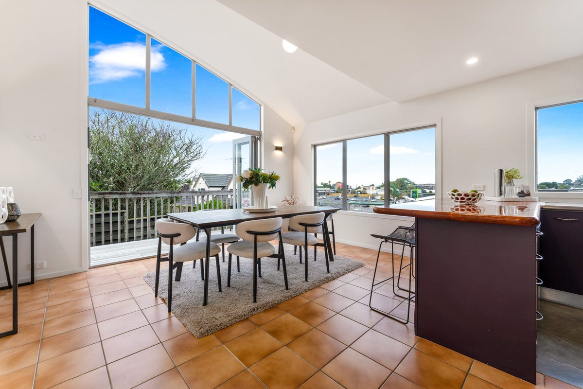 2/10 Windsor Place, Windsor Park, Auckland - Carousel 2