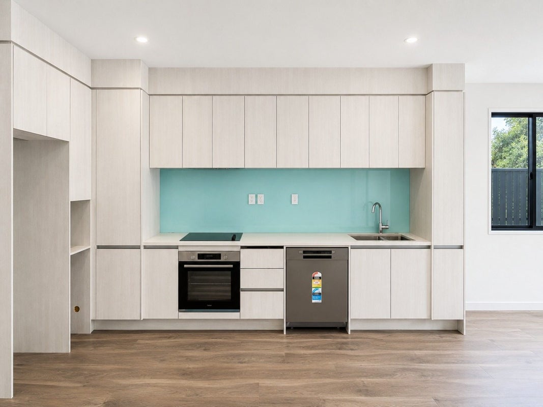 5F Beach Road, Te Atatu Peninsula, Auckland - Carousel 2