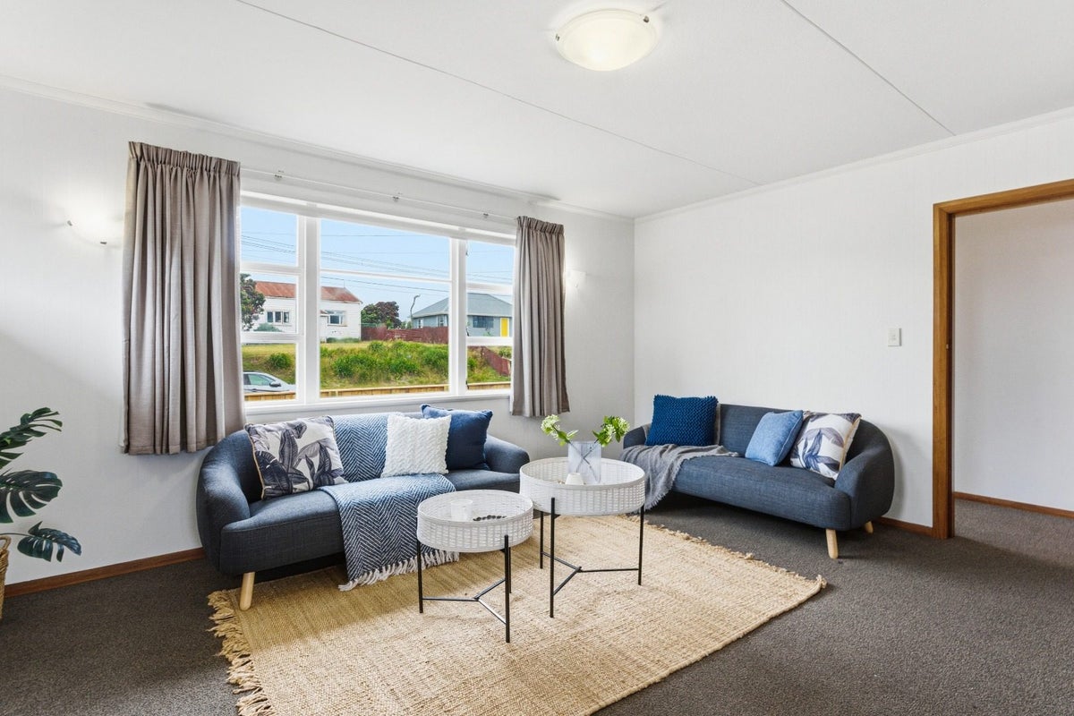15 Egmont Street, Castlecliff, Whanganui - Carousel 2