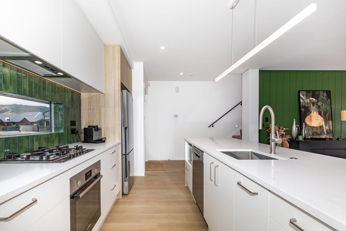 4A Okupe Grove, Aotea, Porirua - Carousel 2