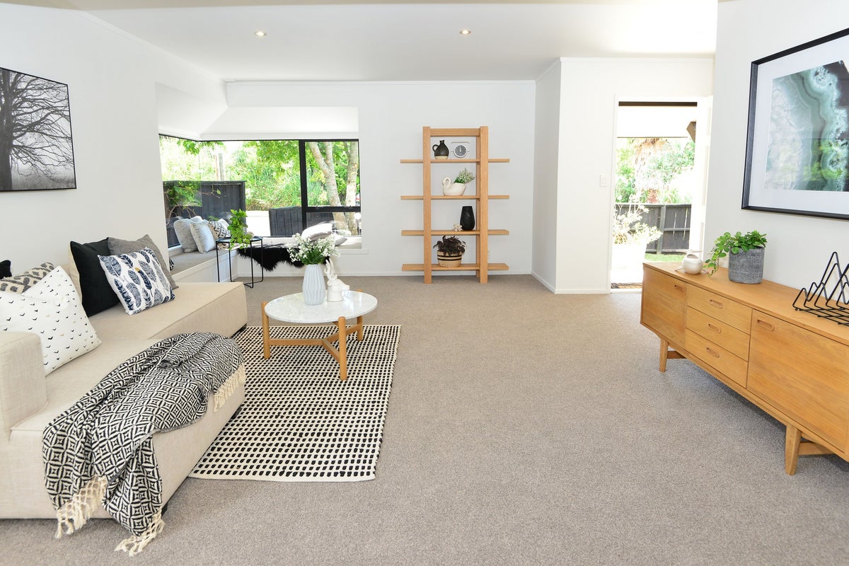 2/26 Sandown Road, Rothesay Bay, Auckland - Carousel 1