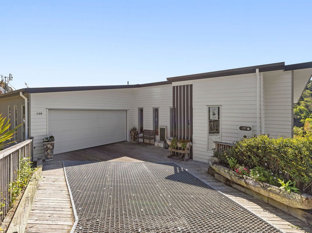 139 Cleveland Terrace, Maitai, Nelson - Carousel 1