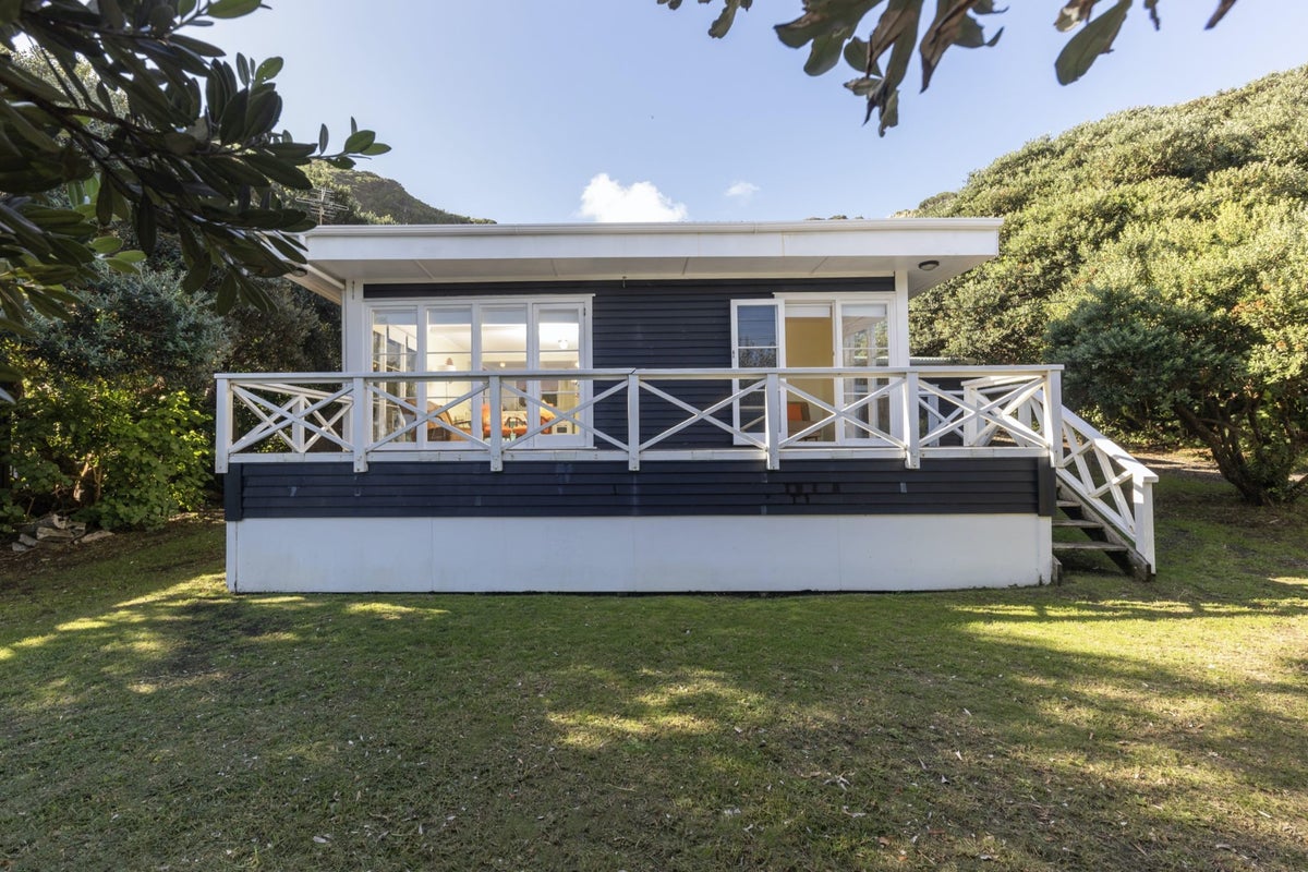 49 North Piha Road, New Lynn - Carousel 18