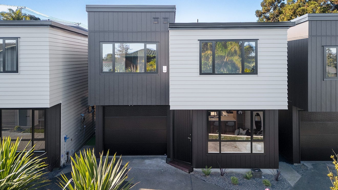 24D Roberts Road, Glenfield, Auckland - Carousel 1