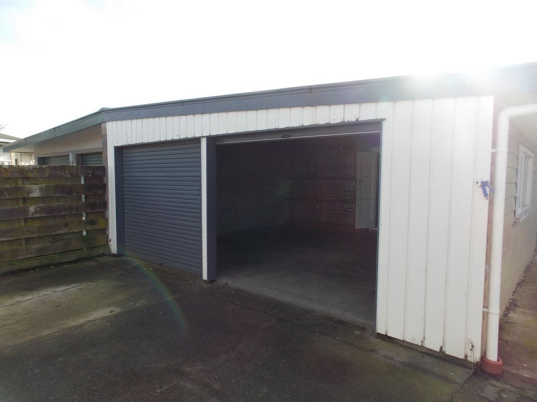 23 Anakiwa Street, Kelvin Grove, Palmerston North - Carousel 1