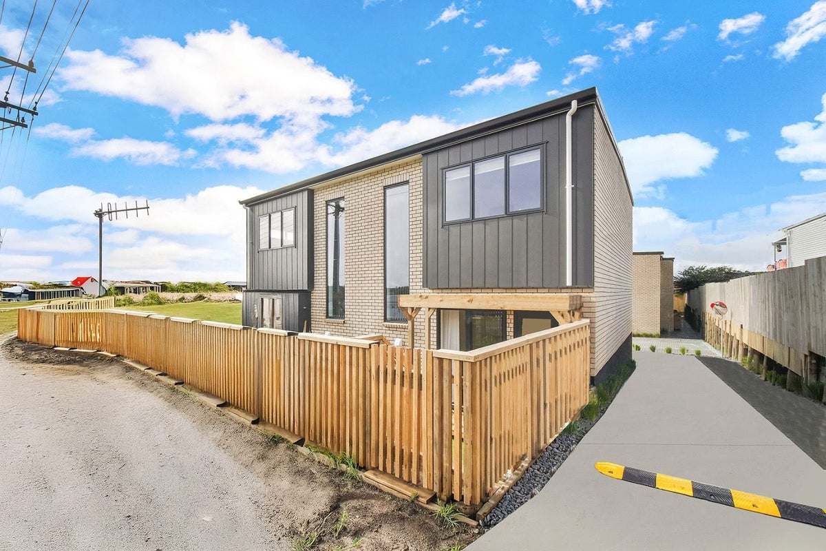 7/65 Moire Road, Massey, Auckland - Carousel 10