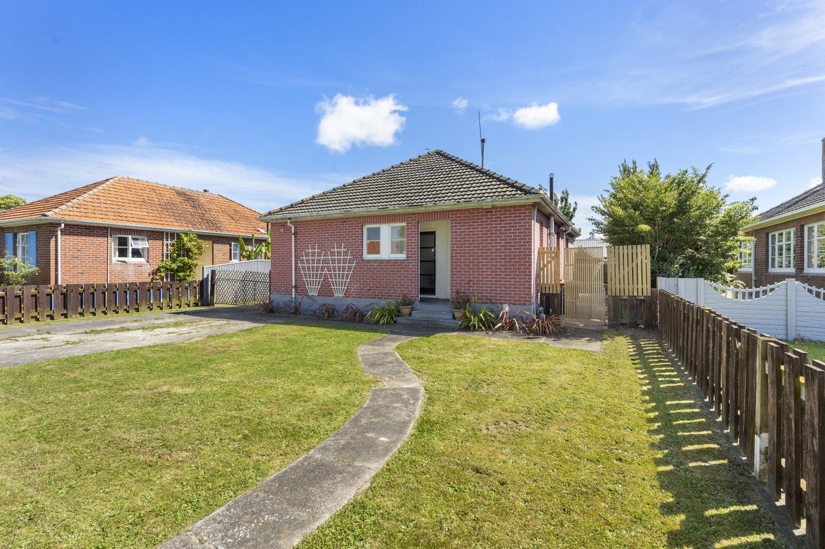 37 Rangiora Avenue, Roslyn, Palmerston North - Carousel 1