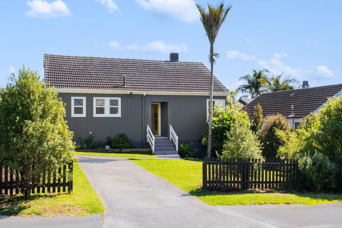 5 Tutuki Street, Waterview, Auckland - Carousel 1
