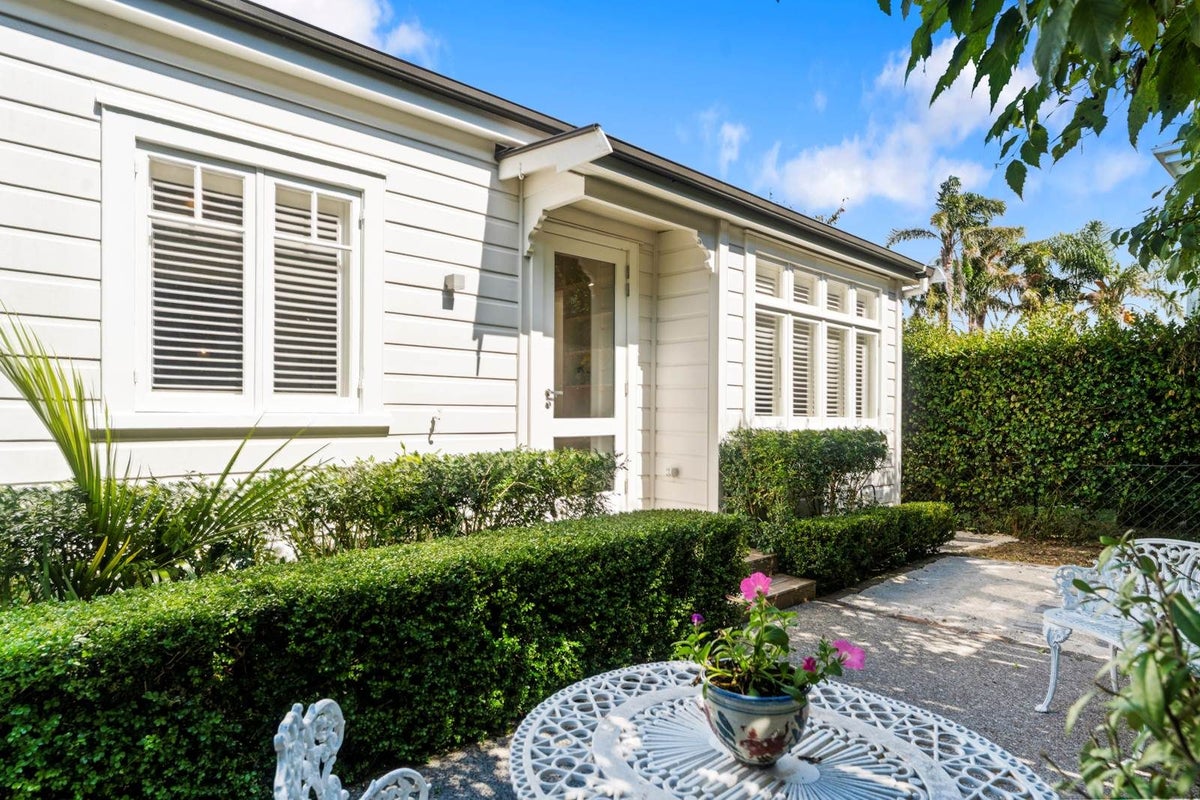 11 Palmerston Road, Birkenhead, Auckland - Carousel 22
