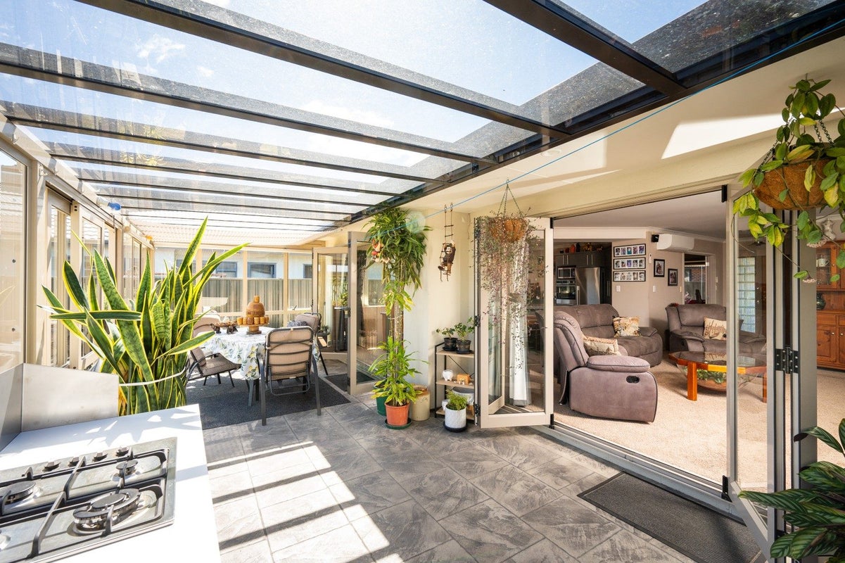 16 Delta Mews Place, Clive, Clive - Carousel 1