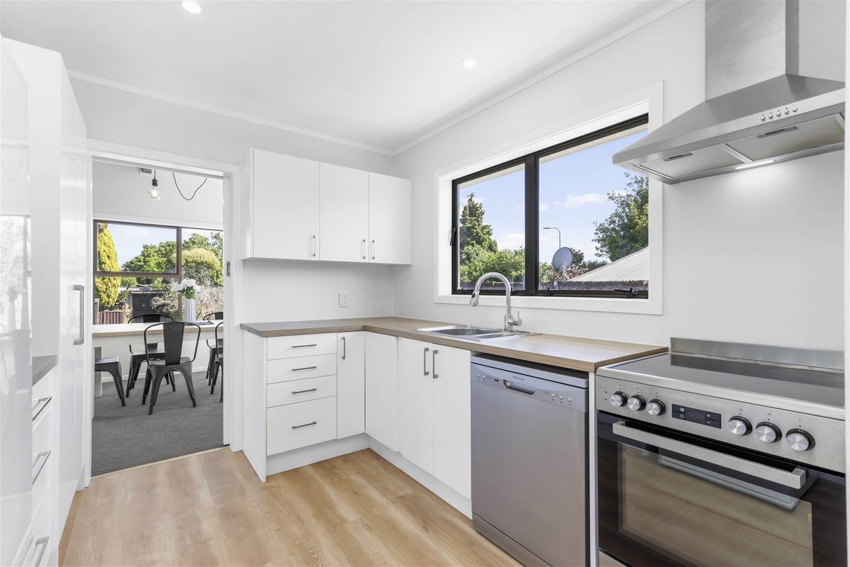 16 Fernleigh Street, Chartwell, Hamilton - Carousel 2