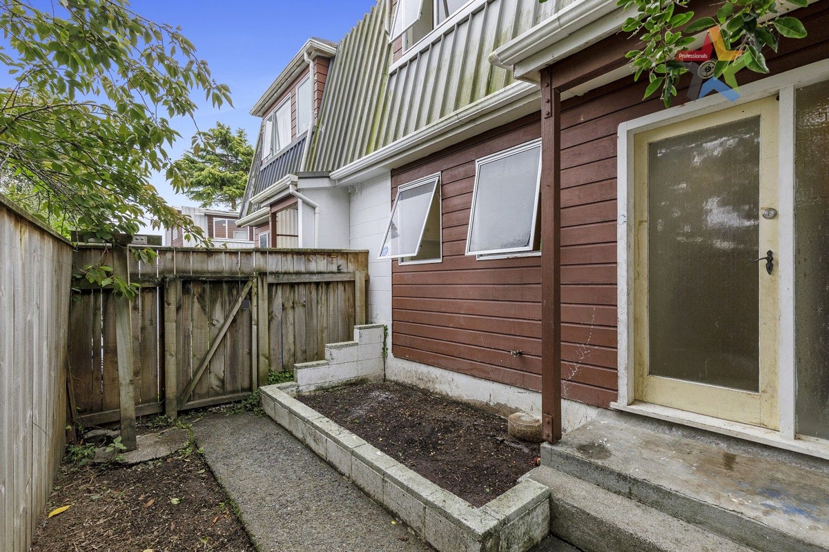 8C MONTGOMERY CRES, MAORIBANK, UPPER HUTT - Carousel 11