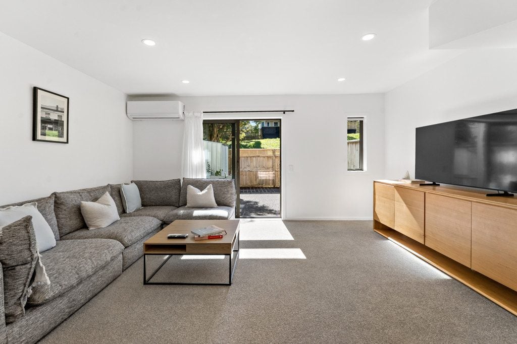 13/21 Hunters Park Drive, Three Kings, Auckland City, Auckland - Carousel 2