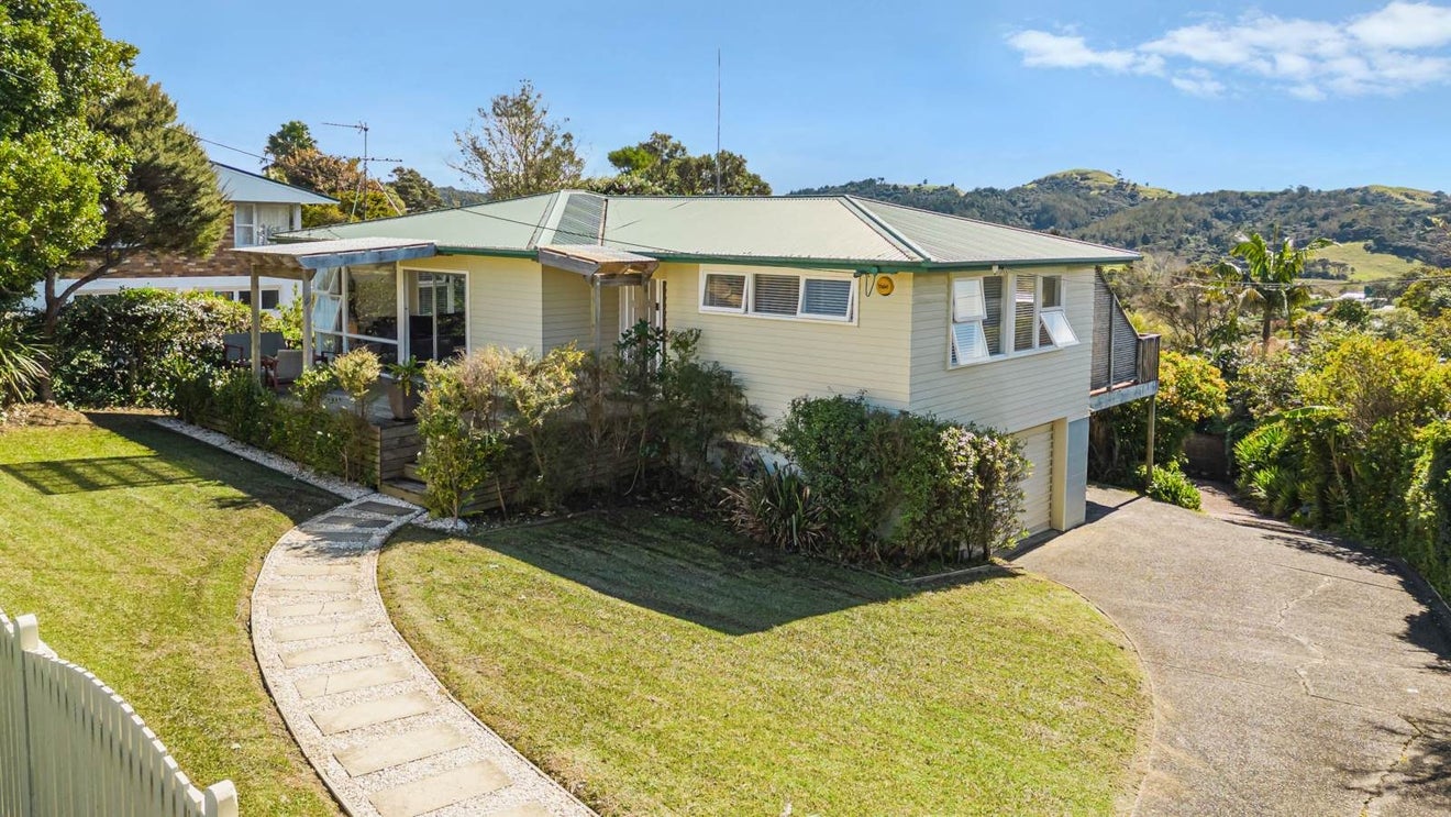 31 Hillcrest Road, Hatfields Beach, Orewa - Carousel 1