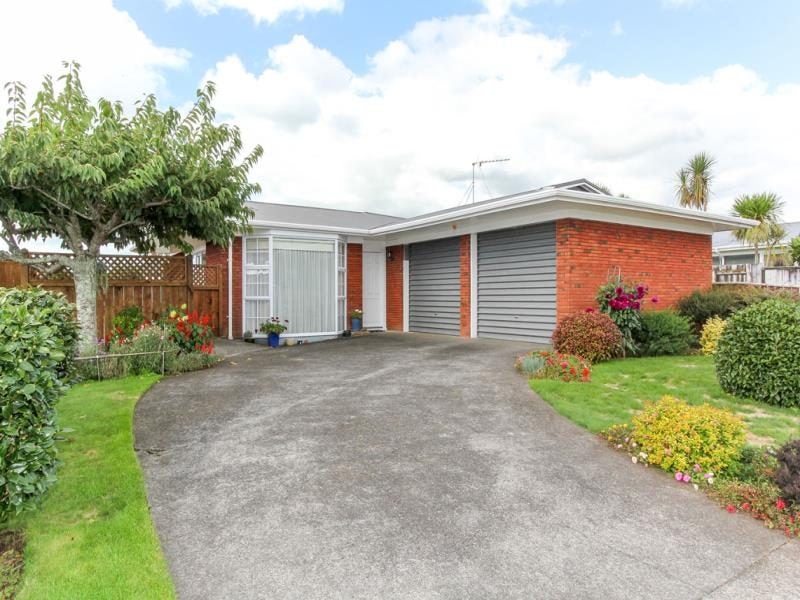 13 Waiwera Place, Merrilands, New Plymouth - Carousel 1