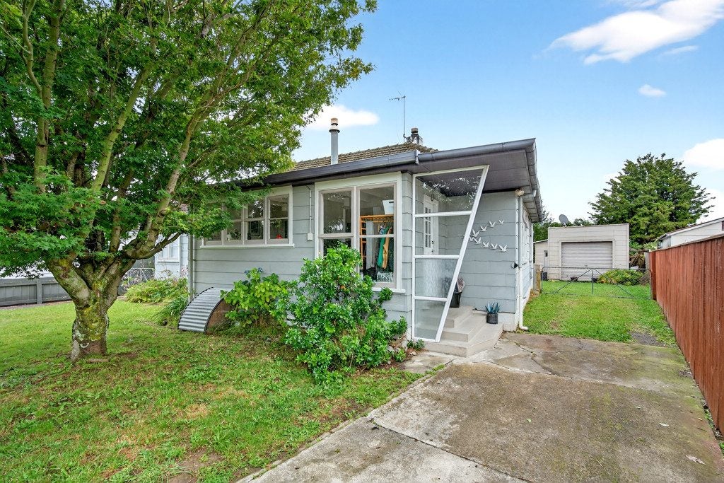 13 Churchill Avenue, Lansdowne, Masterton - Carousel 1