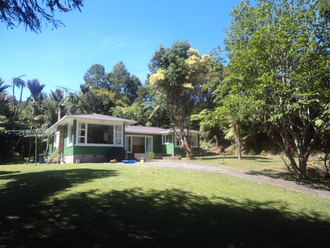 41 Boylan Road, Titirangi, Auckland - Carousel 1