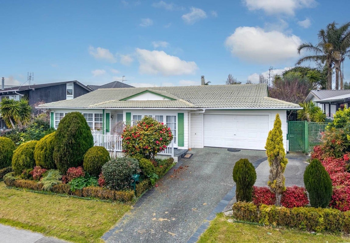11 Fratley Avenue, Farm Cove, Auckland - Carousel 1