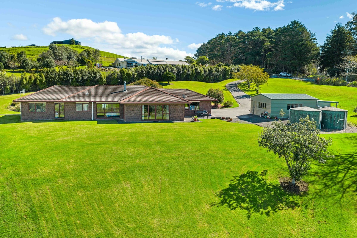 231 Valley View Road, Whangarei - Carousel 1