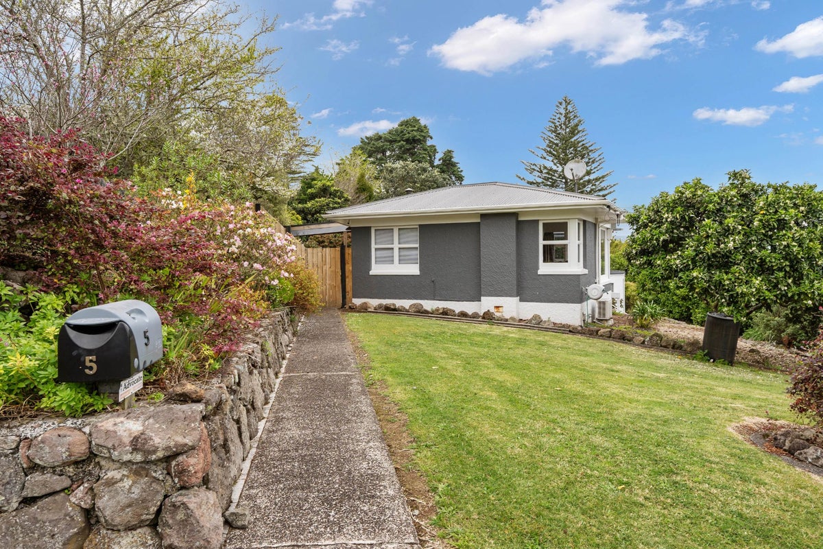 5 Adams Place, Kamo, Whangarei - Carousel 1