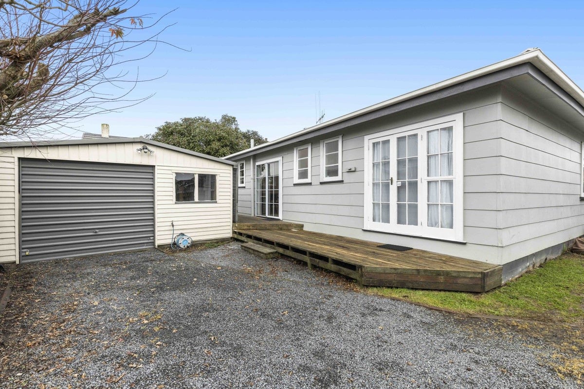 1064 Heaphy Terrace, Fairfield, Hamilton - Carousel 15