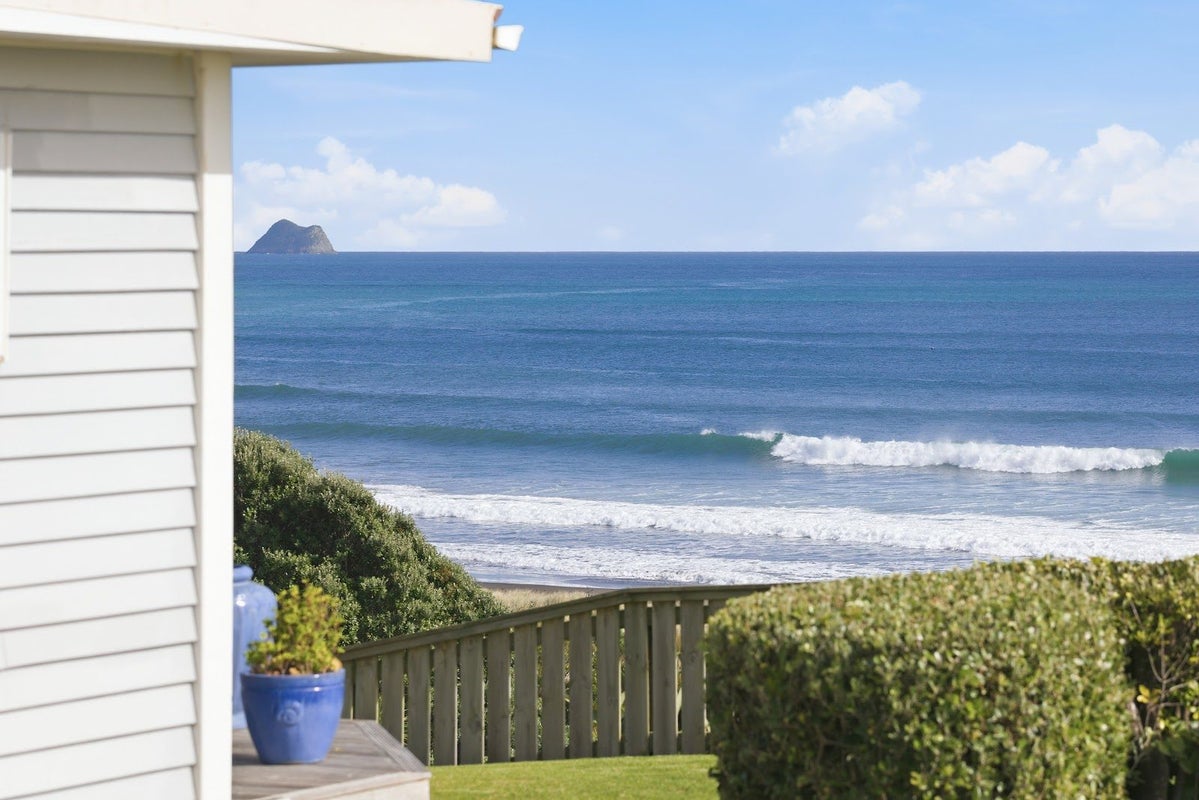 2B Beach Street, Fitzroy, New Plymouth - Carousel 1